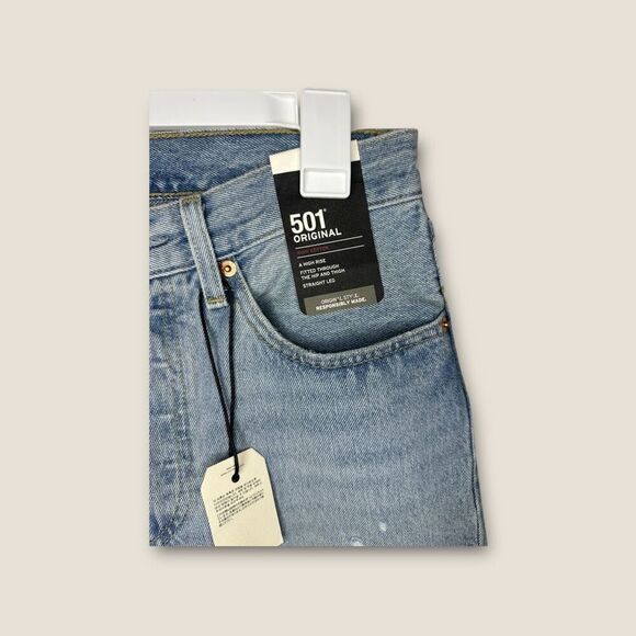 Levi’s Women’s 501 Original Fit Jeans Straight Leg Distressed Size 26x30 NWT - Picture 4 of 8